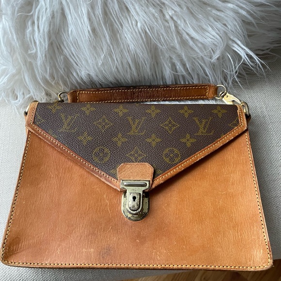 *RARE* Vintage *Collector’s Item* Louis Vuitton Shoulder Bag Clutch Handle - Picture 6 of 15
